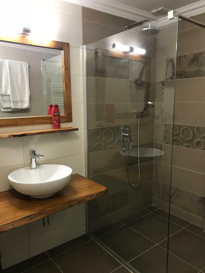 Hotel Apollonia Gjakova Esterno foto